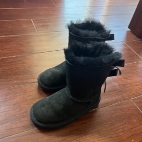 Girls Ugg - Picture 3 of 3